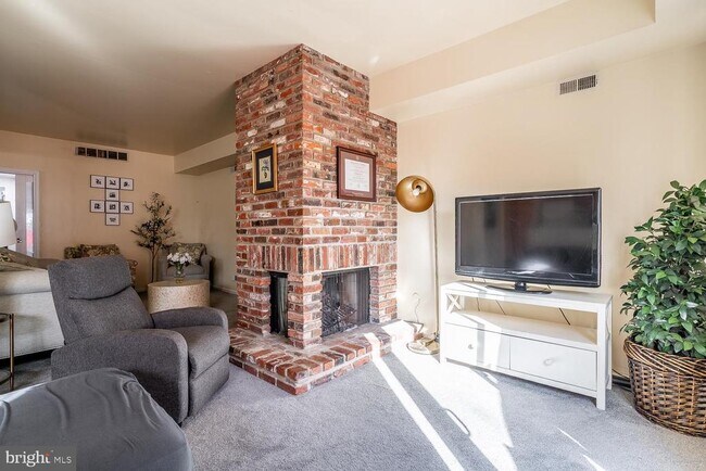 Photo - 8 Dickenson Dr