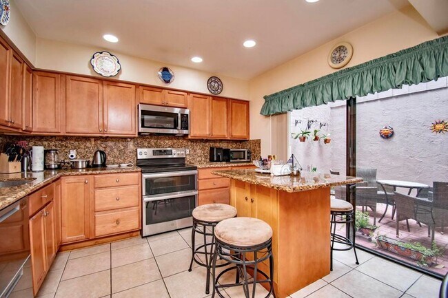 Photo - 6640 Thornhill Ct