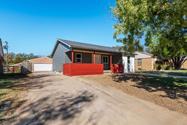 Building Photo - 1147 Inverness Dr