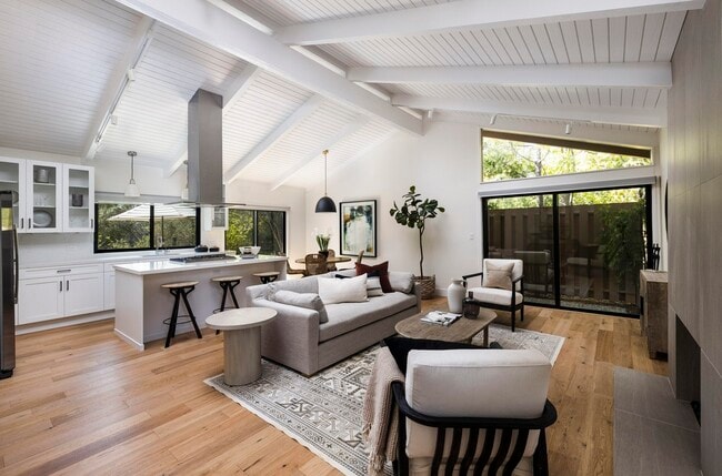 Building Photo - 543 N La Cumbre Rd Rental