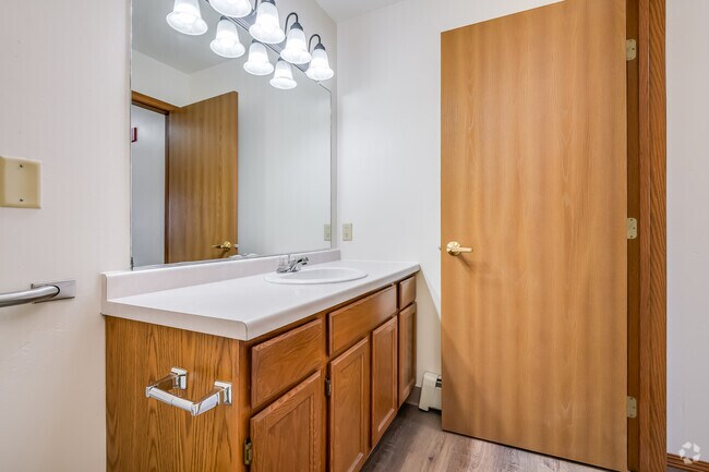 1BR, 1BA - 870SF - Bathroom