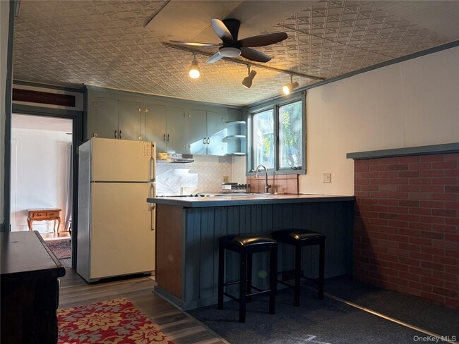 549 Main Rd Unit B