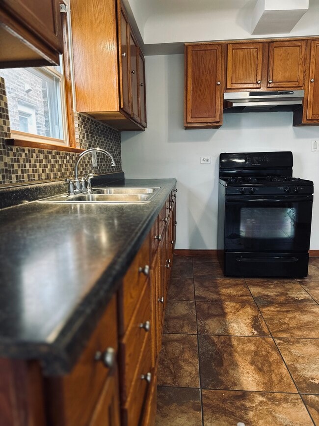 Photo - 4918 W Altgeld St