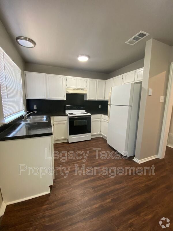 Building Photo - 1608 Sun Valley Dr Rental