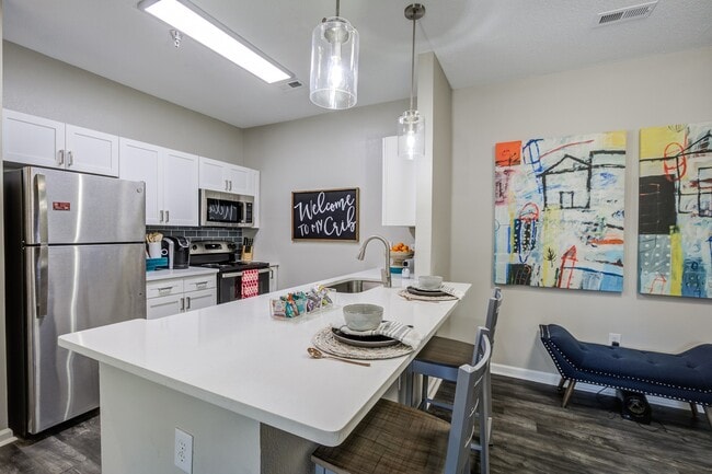 Campus-Edge-Apartments-Near-NC-State-University-Kitchen