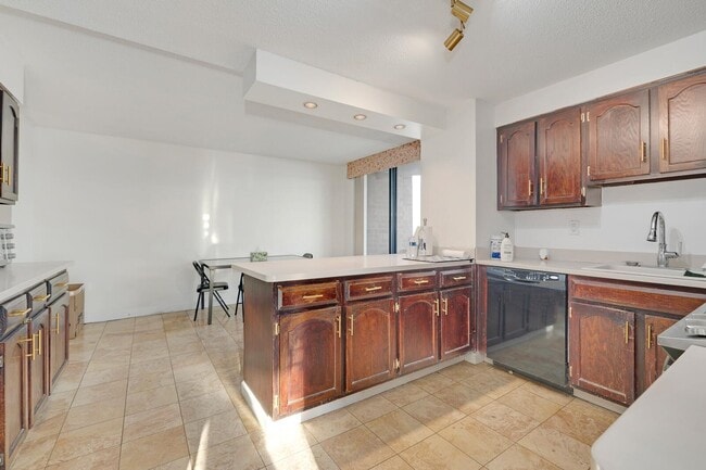 Photo - 1733 Harmon Cove Tower