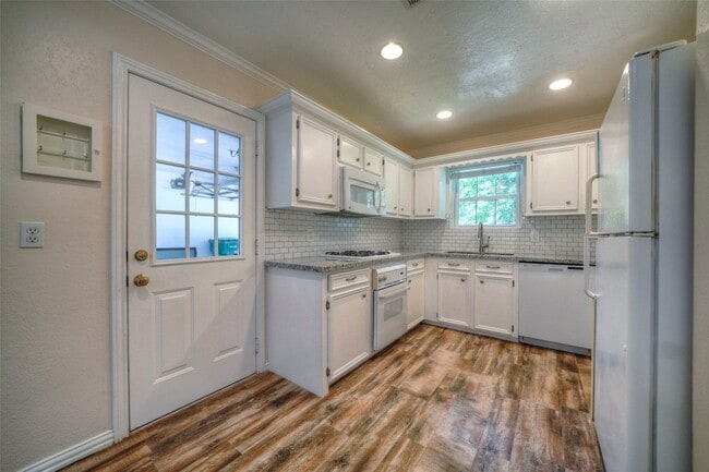 Photo - 9 Oldstream Ct