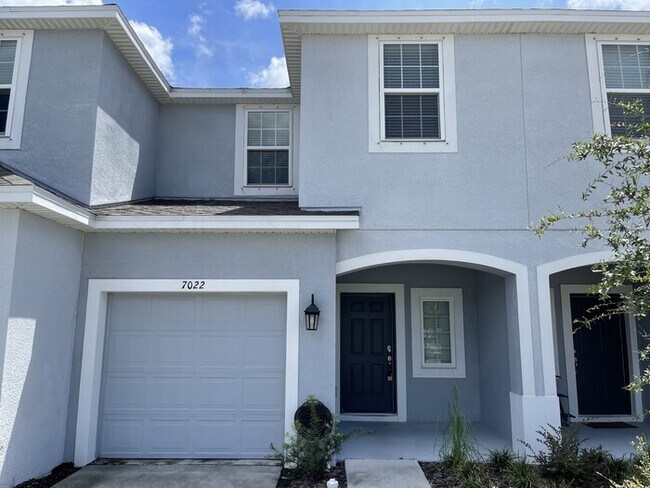 Building Photo - Coming Soon! Spacious 3/2.5 Townhome with ...