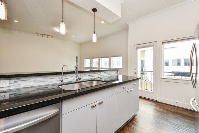 Building Photo - 4702 Austin St