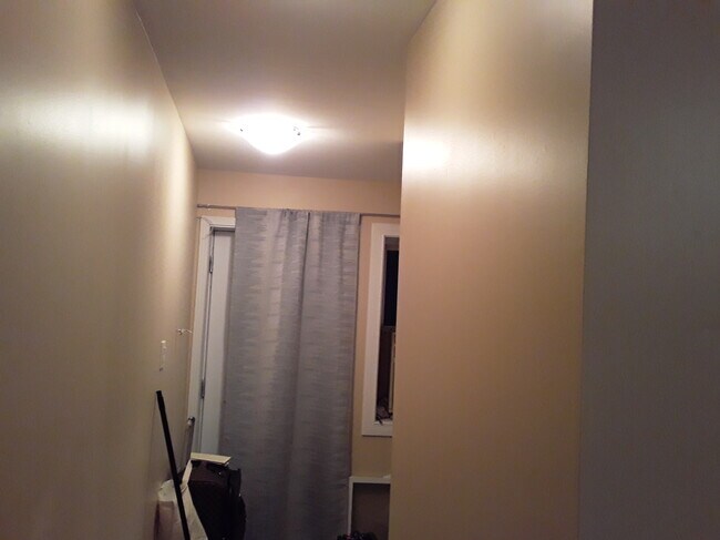 Photo - Bachelor Apartment in Hull - Prime location Unit C