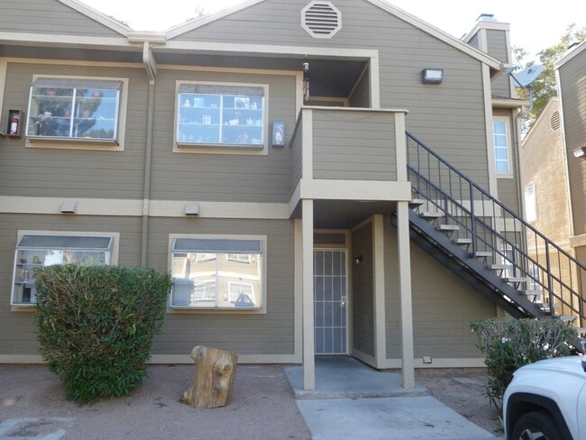 Building Photo - 2695 Jennydiane Dr