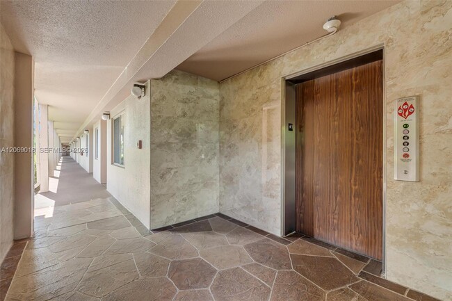 Photo - 12651 SW 16th Ct Unidad 304B