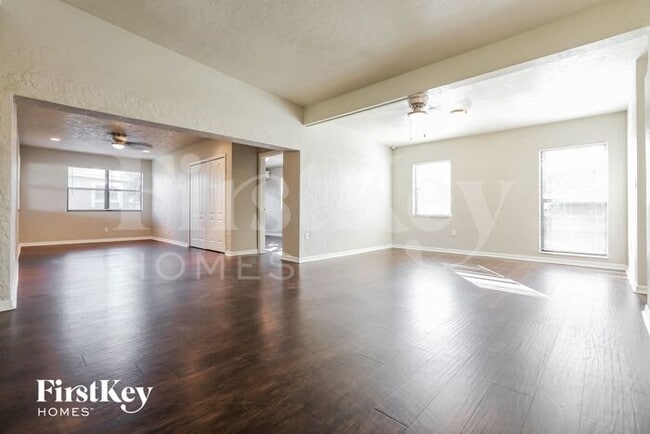 Photo - 21435 Gibralter Dr