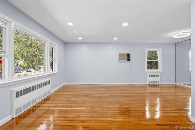 Photo - 268-04 83rd Ave Unidad First Floor