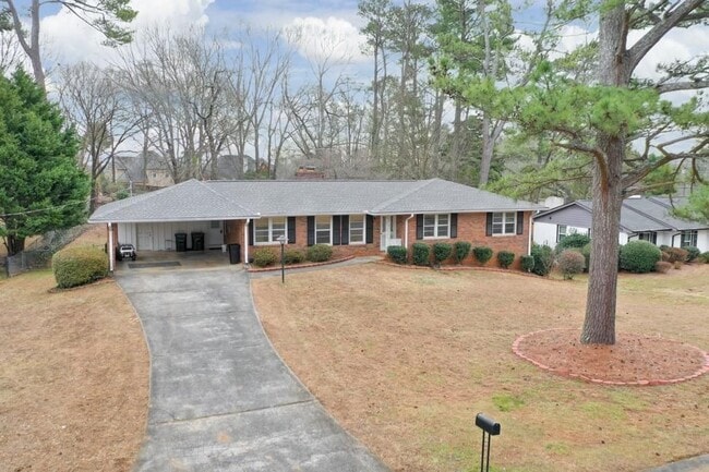 1055 Tuxedo Dr