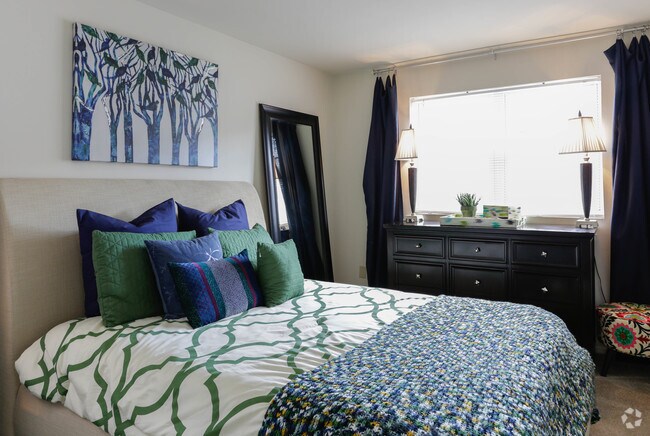 1BR, 1BA - 613 SF