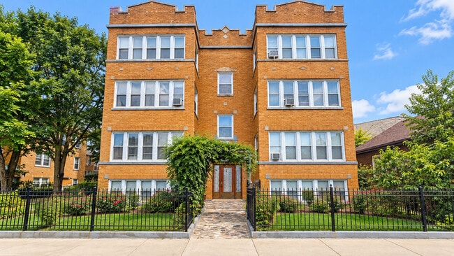 Building Photo - 4646 W Addison St