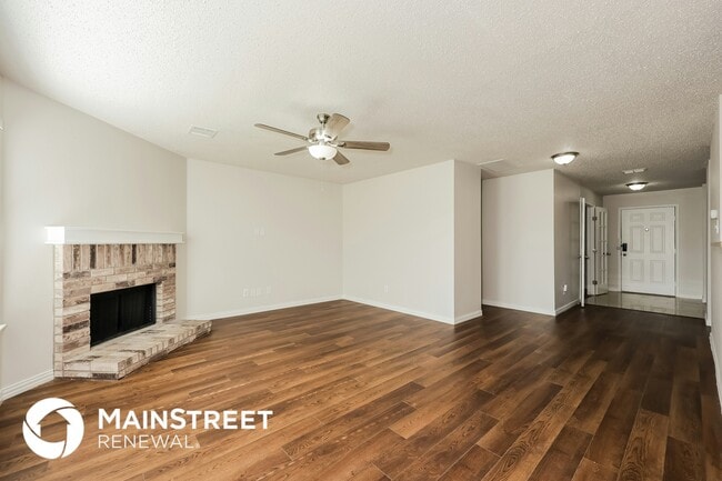 Photo - 664 Lowe Dr House