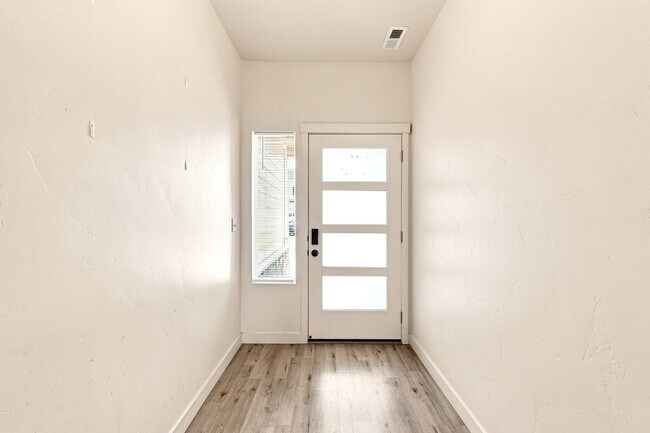 Photo - 3 Bedroom 2.5 Bathroom Townhome in Bluffdale!