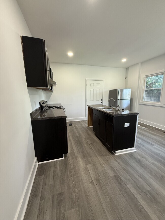 Photo - 1031 Cotton Ave SW