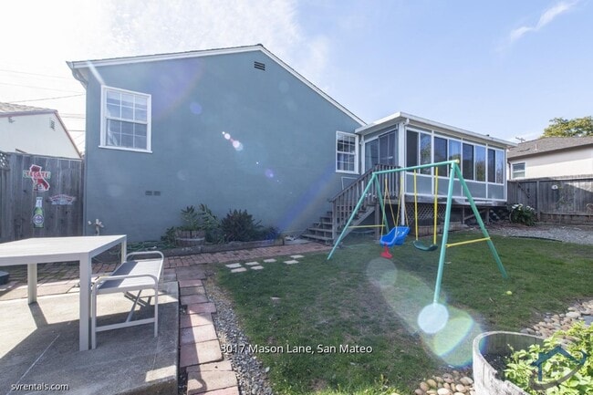 3017 Mason Ln