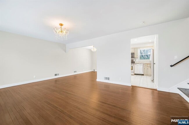 Photo - 111 Charles St