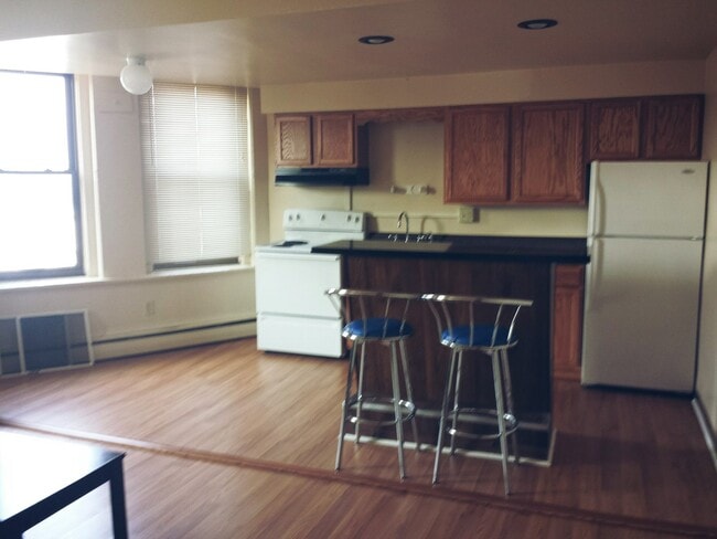 Building Photo - Large 2Br Student Apartment TMKRentals.com Unit 3441-2