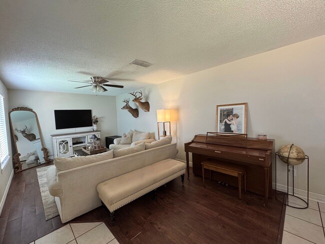 Photo - 208 Summerset Ct