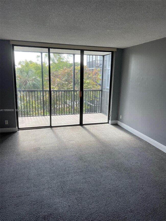 Photo - 3301 N Country Club Dr Unidad 407