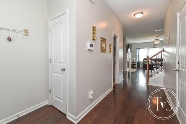 Photo - 1095 Marne Blvd