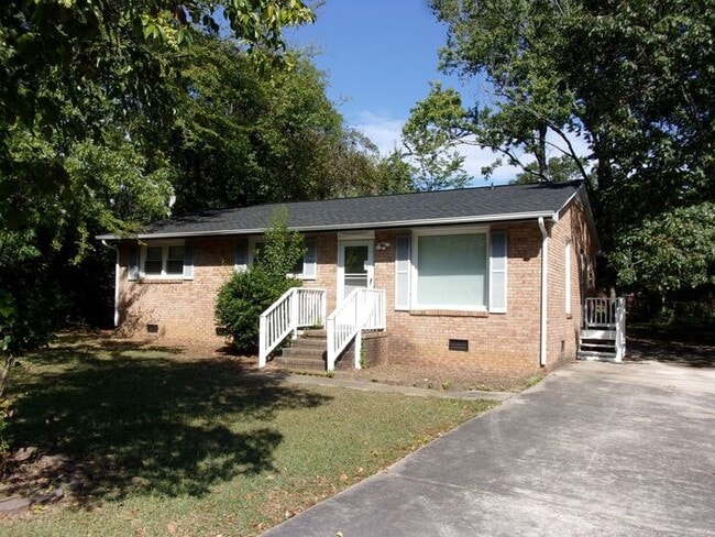 3 Bedroom 1 Bath Brick Ranch - Recently Updated and Painted