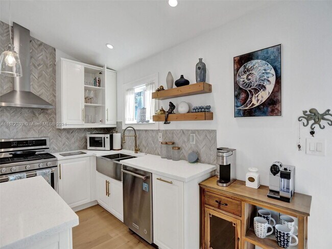 Photo - 1204 NE 3rd Ave