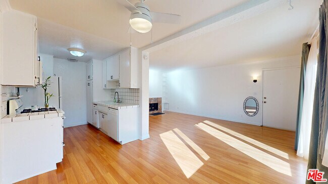 Photo - 14005 Milbank St Unit 3