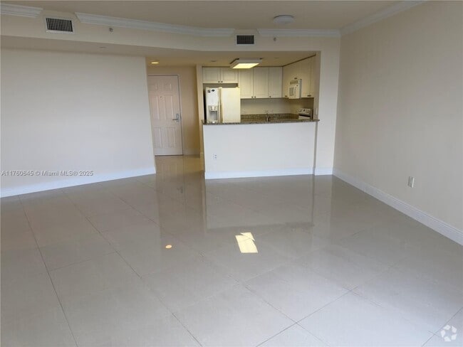 Building Photo - 19501 W Country Club Dr Unit 911 Rental