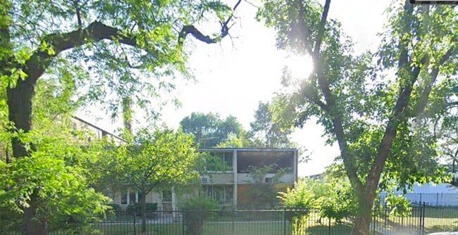 Building Photo - 4816 S Drexel Blvd Unit D