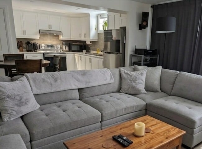 Building Photo - 19 Greencoat Rd Unit Greencoat Lower