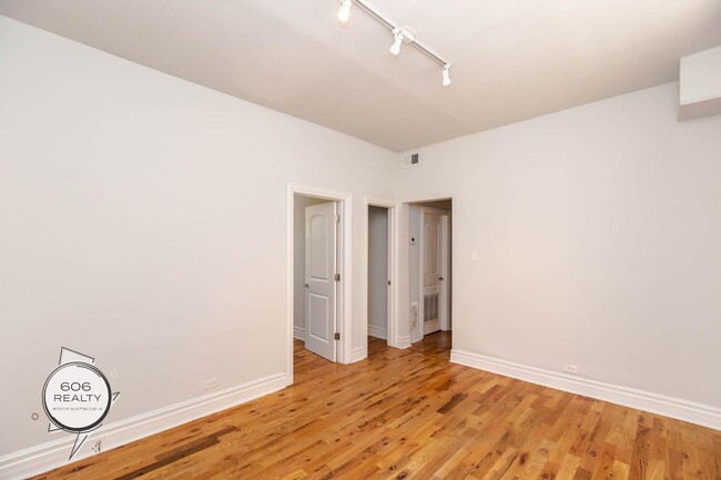 Photo - 2747 W Augusta Blvd Unit 2R