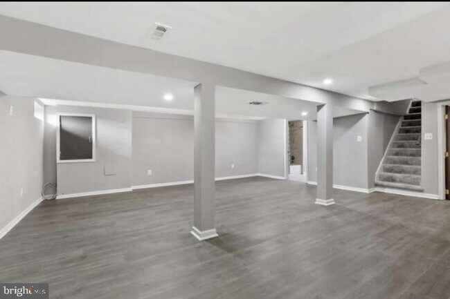 208 6th Ave