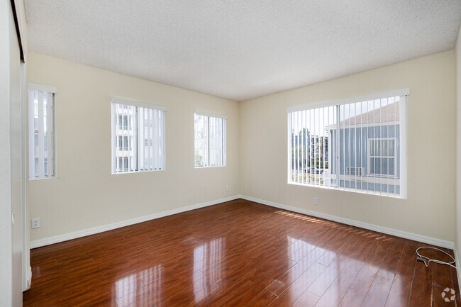 1BD, 1BA - 625SF - Bedroom