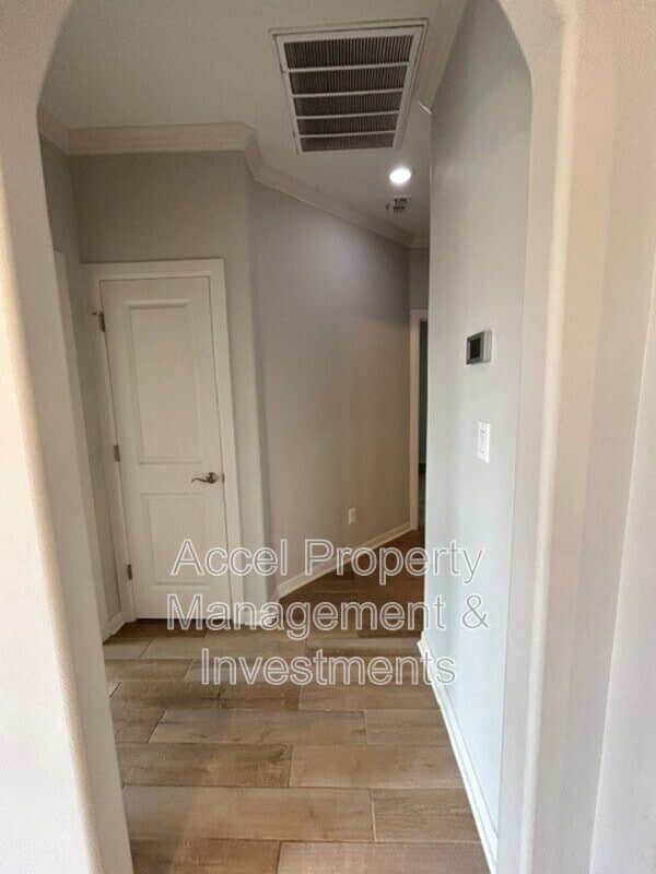 Photo - 8410 N 33rd Ln