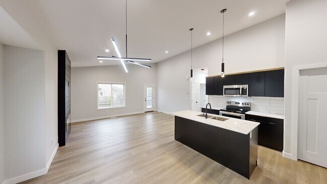 Photo - 10417-10130 130 Ave