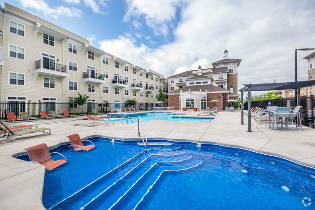 Pool and hot tub - The Wyatt Rental