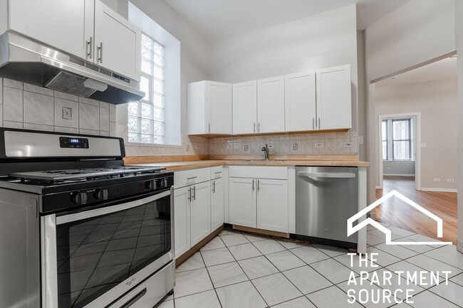 Photo - 2202 W Belmont Ave Unit 1R