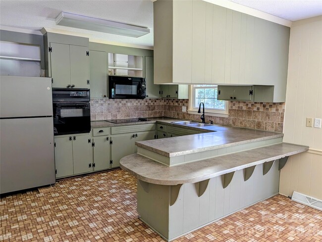 Photo - 105 Ridgewood Ln