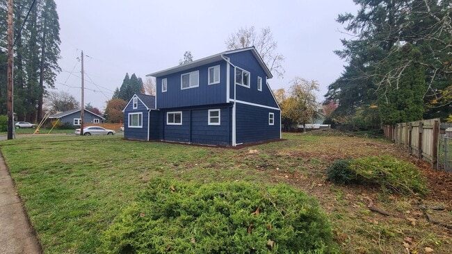 Photo - 2525 SE Thompson St