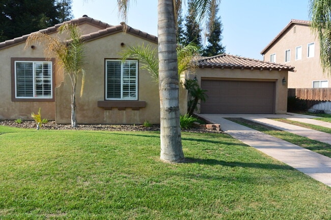 Building Photo - Beautiful Home in great North West Visalia neighborhood across from Soroptomist Park with Yard care