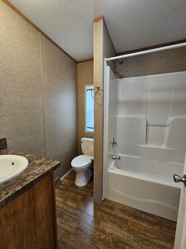 Photo - 418 Tulip Dr House