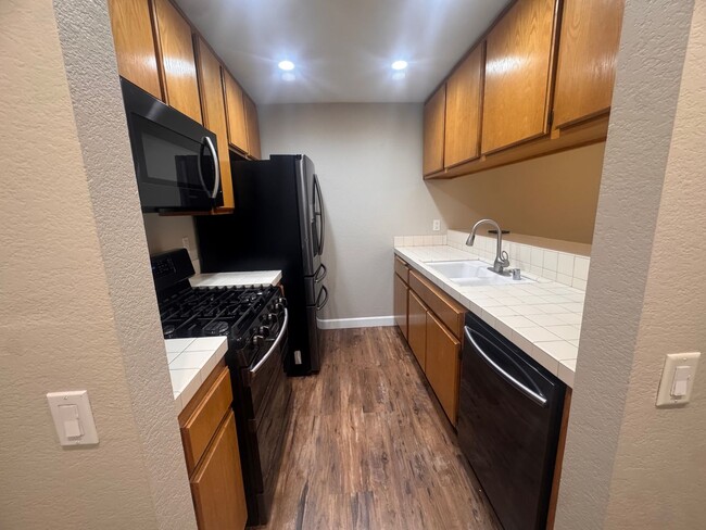 Photo - Spacious 2 Bed / 2 Bath Long Beach Condo Near Traffic Circle, CSULB & Belmont Heights