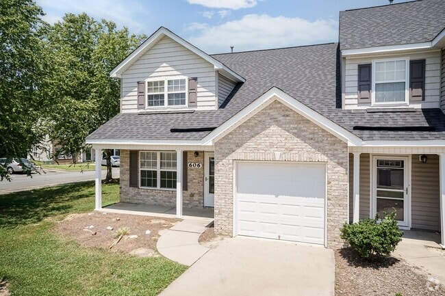Building Photo - Four Bedroom Home!