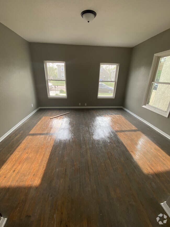 Living Room - 802 N Duluth Ave Rental